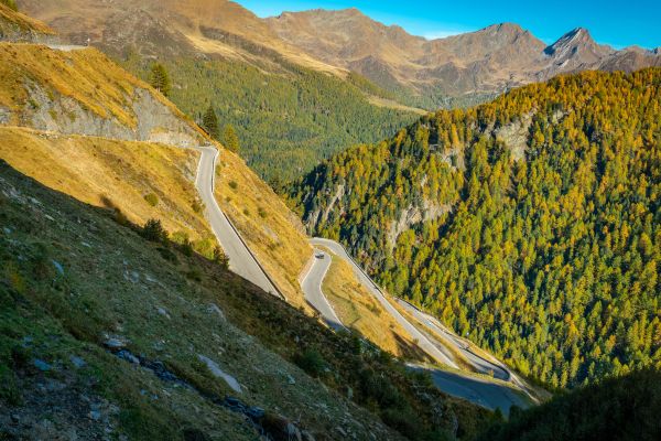 Timmelsjoch (Austria/Italy Border): Most bikers start from Austria (Sölden) for a smoother climb; the Italian side is steeper and less frequented.
