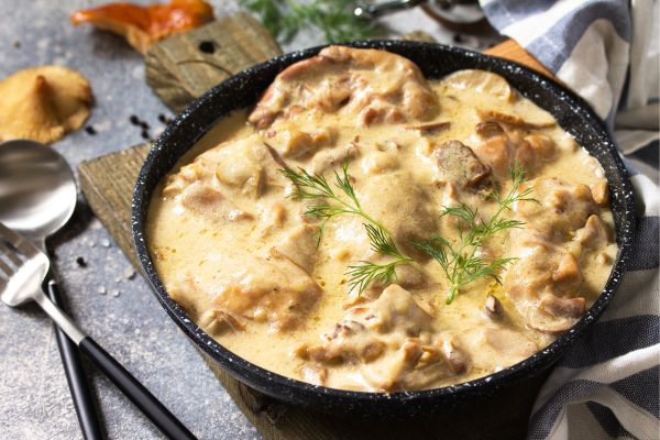 Poulet à la Lyonnaise : Chicken cooked with onions and white wine, often served with potatoes or vegetables