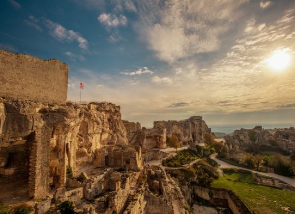 Les Baux-de-Provence: Dramatic village perched on a rugged limestone spur in the Alpilles, featuring medieval ruins, historical monuments, and the famous Carrières de Lumières light show