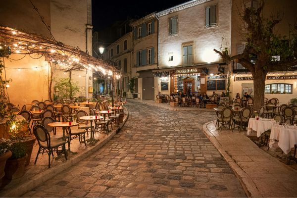 Lourmarin: Highly regarded, stylish, and artistic village in the Luberon, known for its Renaissance château, art galleries, lively cafés, and elegant streets