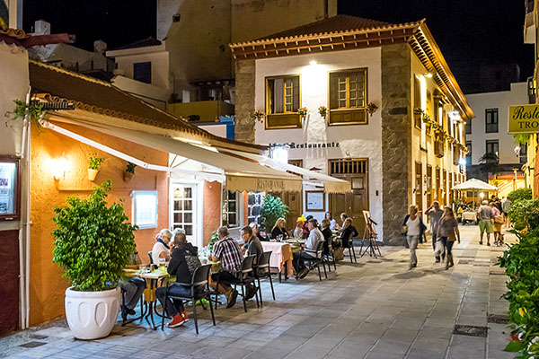 Nightlife in the pedestrian streets of La Ranilla