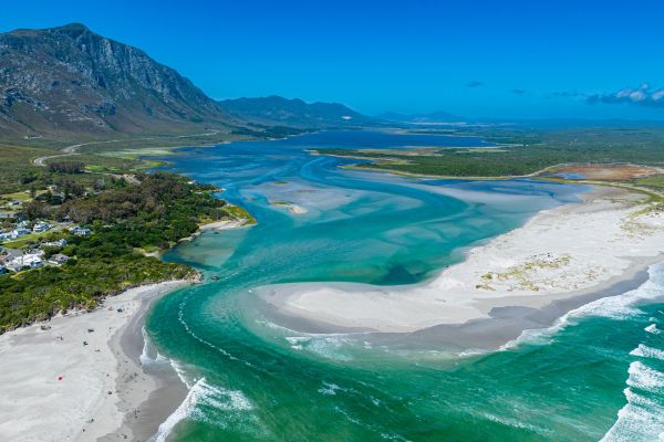Klein River Lagoon, Hermanus, Western Cape Province: 130km from cape twon