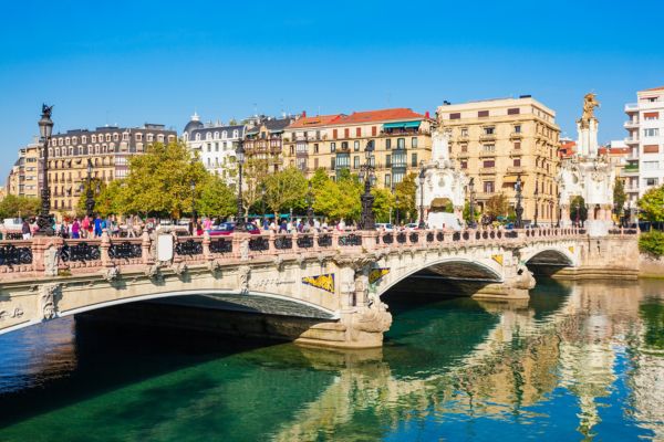 San Sebastian: Puente Maria Cristina bridge