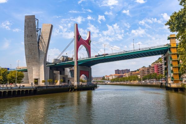 Bilbao: Modern bridge of La Salve.