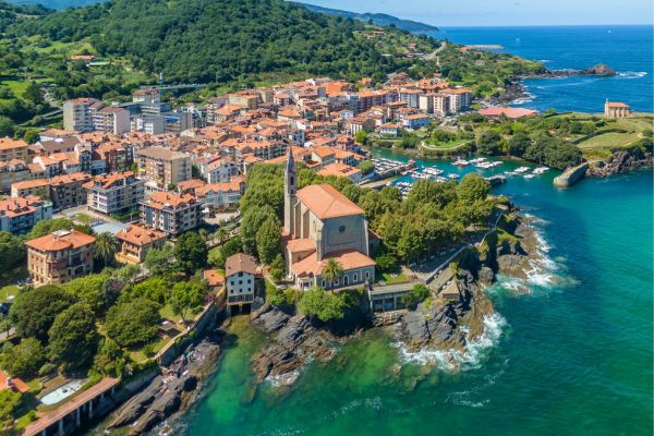 Mundaka: a picturesque fishing village in Basque Country, Iglesia de Santa Maria church.