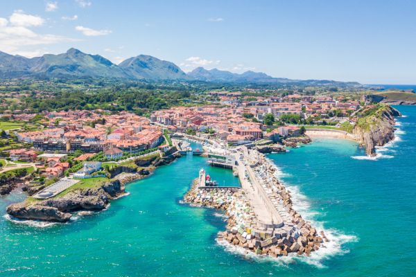 Llanes, Asturian coast: a prominent traditional fishing town situated between the Cantabrian Sea and the Picos de Europa mountains. I