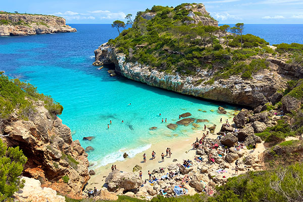 Caló des Moro beach, Mallorca – hidden cove with crystal waters and scenic surroundings